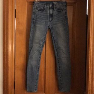 Gap medium wash skinny jeans